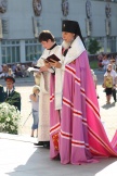 Праздник семьи, любви и верности в Хабаровске. Венчание супружеских пар архиепископом Хабаровским и Приамурским Игнатием. 17 июля 2011г.